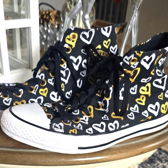 Converse Chuck Taylor all starts high black with heart - Picture 1 of 17